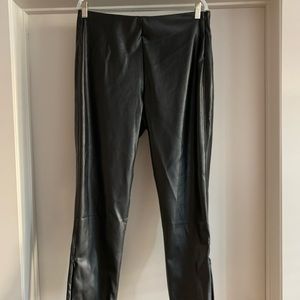 !!NEVER WORN!! Faux leather, extra skinny, black high-rise pants! 🖤